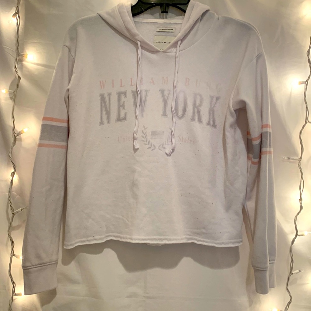 American Eagle- White New York Slight Cropped Hoodie